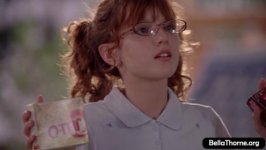007~7-bella-thorne.jpg