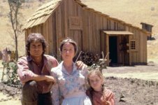 little-house-prairie-laura-ingalls-590jn112910.jpg